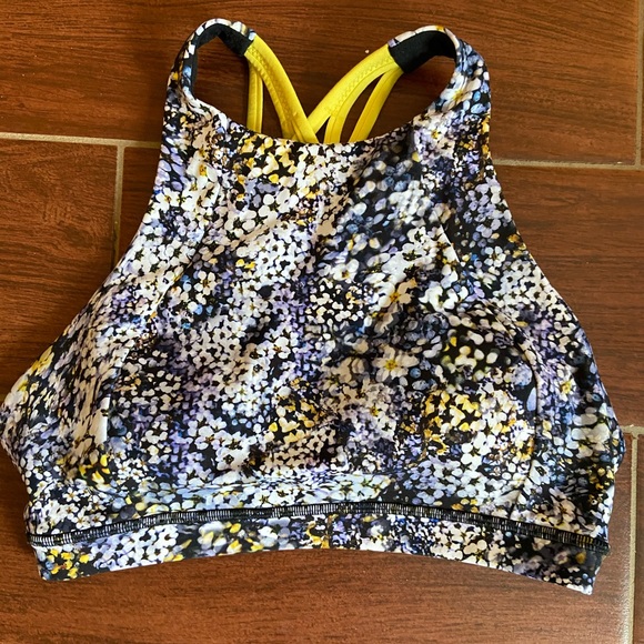 lululemon athletica Other - 💲EUC lululemon high neck bra size 6